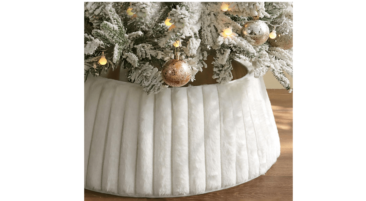 Christmas Tree Collar, Rustic White Luxury Plush Faux Fur Tree Collar with Stripe Textured Pattern, Soft Fluffy Xmas Tree Ring Boho Tree Skirt for Holiday Decorations Indoor Home Decor
