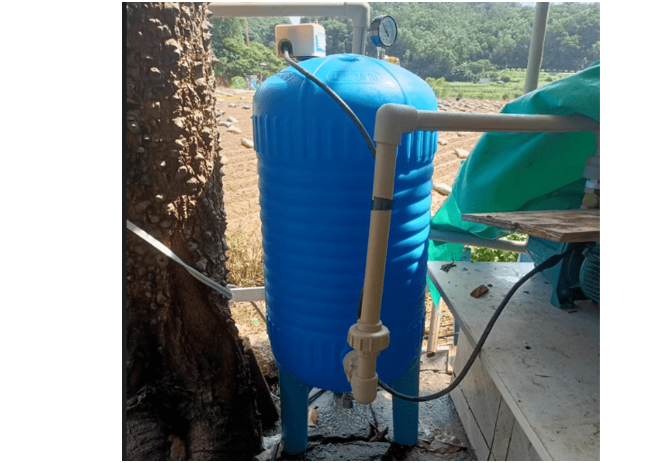 26 40 53 80 106 132 Gallon Pressurized Water Tank, Polyethylene Water Pressure Tank with 1 - 1/4 Inch Ports,Well Pressure Tank Kit for Well Pump Water Supply, Pressurization, Water Storage(80gal/300L)
