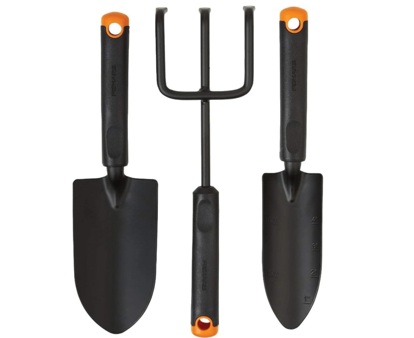 Fiskars 3-Piece Garden Tool Set - Trowel, Transplanter, Cultivator, Rust-Resistant Steel Heads, Ergonomic Handles for Planting, Digging, and Aerating Soil
