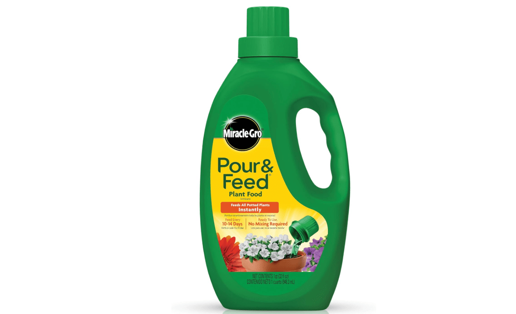 Miracle-Gro Pour & Feed Plant Food, Fertilizer Instantly Feeds Live Plants, For Outdoor & Indoor Plants in Containers, 32 oz. 