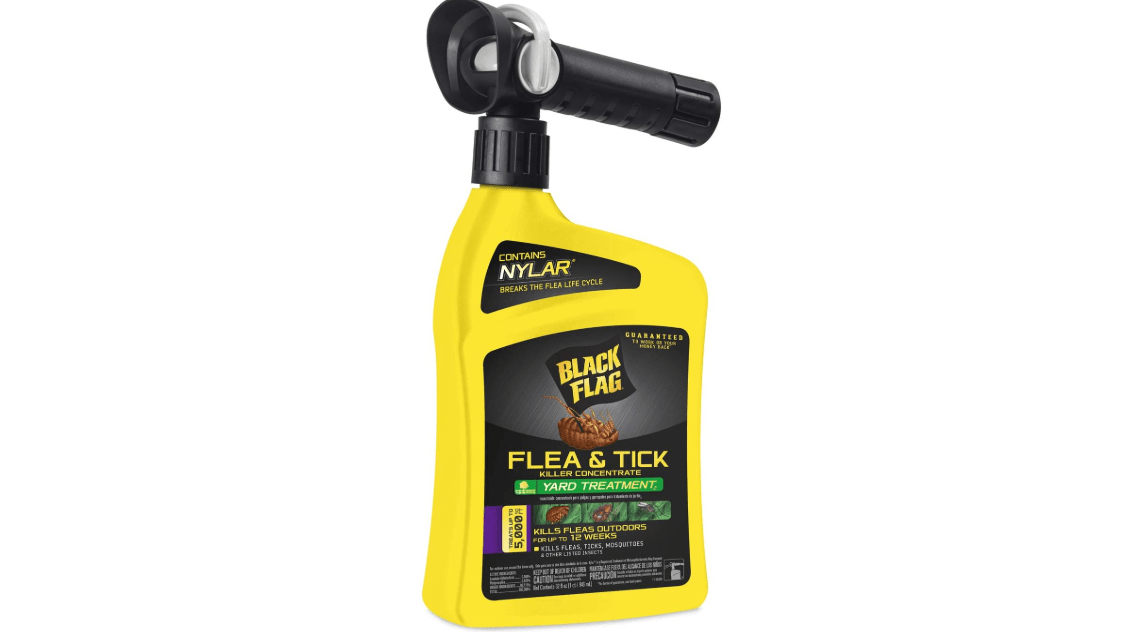 Black Flag Flea and Tick Killer Concentrate Yard Treatment, 32 Ounces, Ready To Spray, Quickflip Hose End Sprayer 