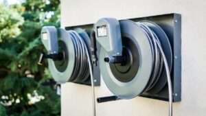 Retractable hose reels