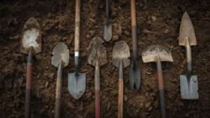 Root-cutting spades for starting new US garden beds